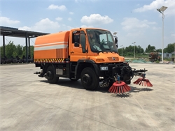 Road rail cleaning vehicle